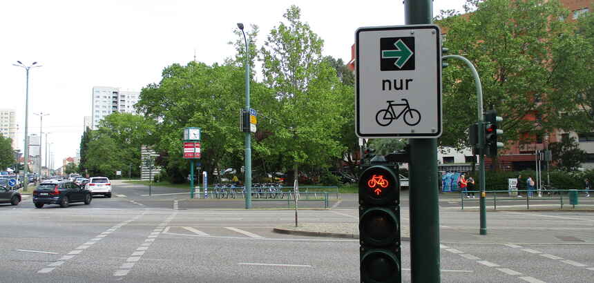 Mehr Inhalte einblenden zum Thema:Grünpfeil für den Radverkehr